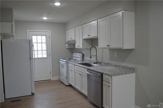 Building Photo - 8344 Woodgrove Dr