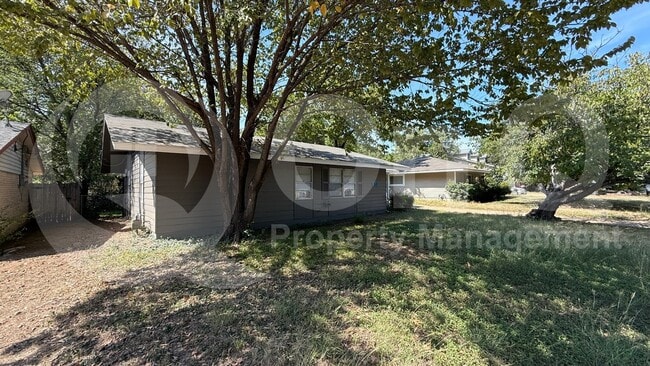 Photo - 910 S Mills Dr House