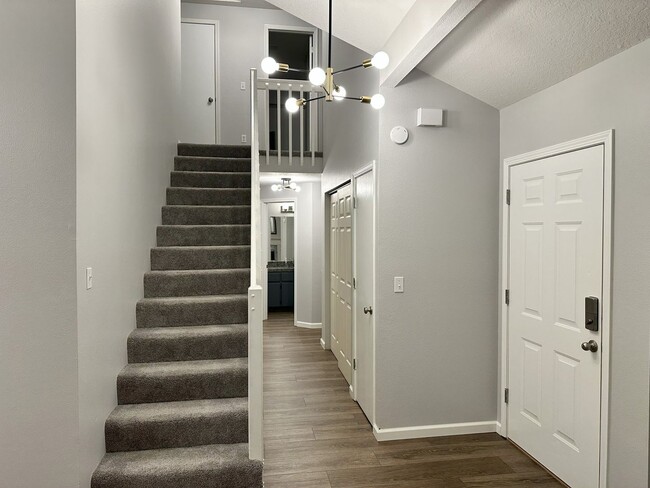 Building Photo - Charming & Updated 3BR House in Tigard / P...