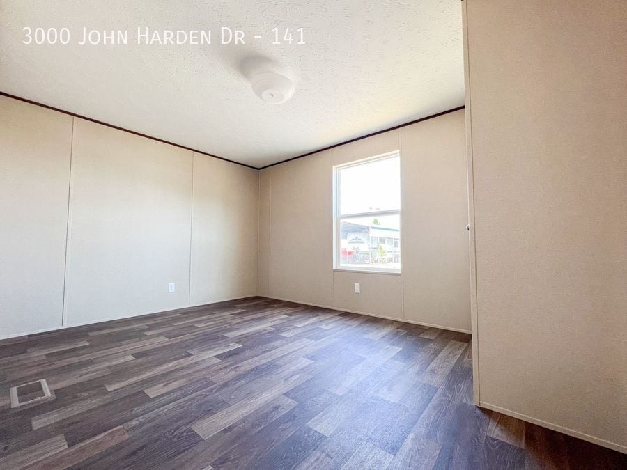 Building Photo - 3000 John Harden Dr