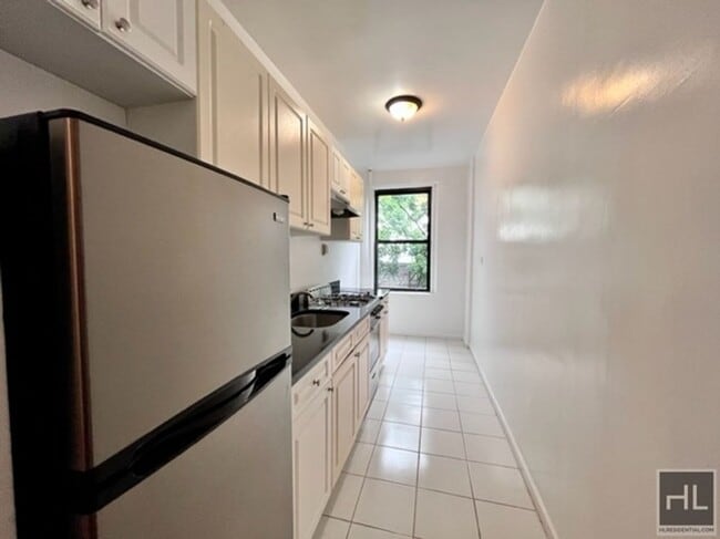 Building Photo - BROADWAY