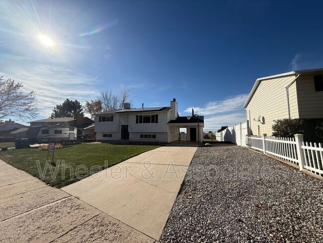 Building Photo - 2587 N 1450 E