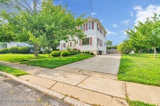 Building Photo - 10 Berg Ave