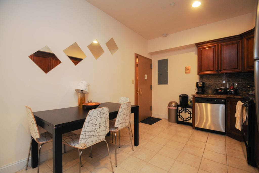 Primary Photo - 915 Ridge Avenue