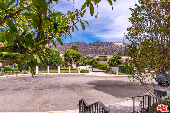 Foto del edificio - 3006 Arrowhead Dr