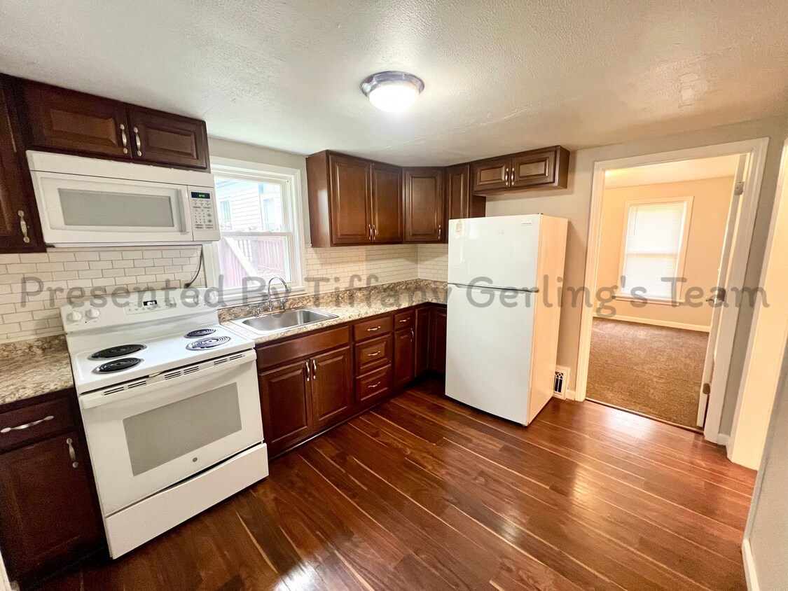 Foto principal - Charming 2 Bedroom, 1 Bath Home - Presente...