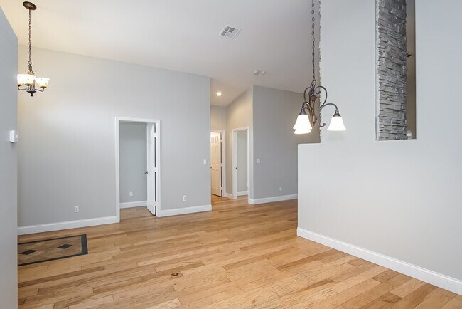Building Photo - 537 Bay Bridge Dr