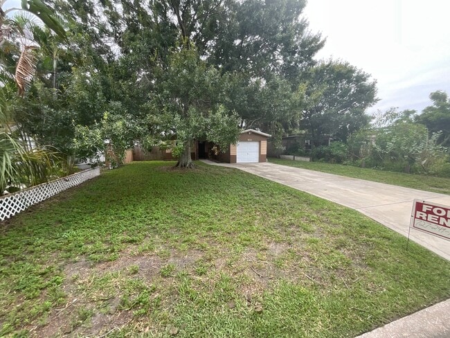 Building Photo - 728 88th Ave N
