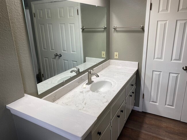 MASTER BATH - 2909 Sussex Ln