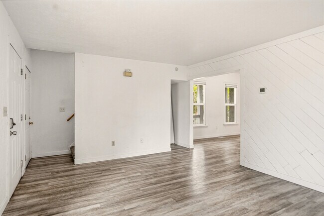 Building Photo - 314 E Ermina Ave