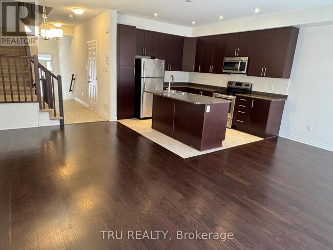 Building Photo - 534 Rioja St