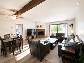 Building Photo - 8860 Villa La Jolla Dr