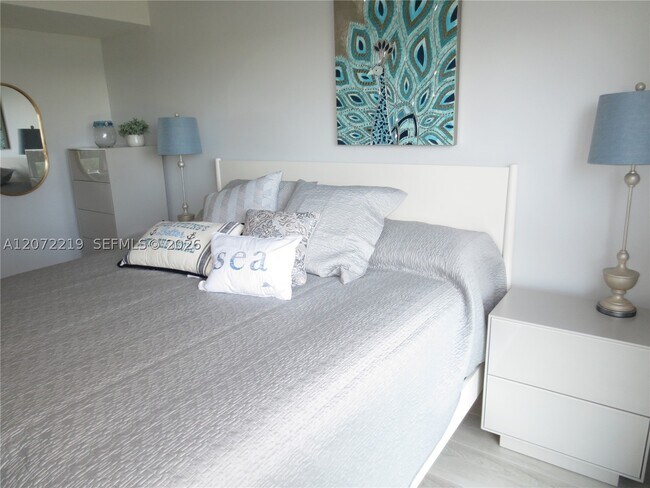Foto del edificio - 2951 S Bayshore Dr