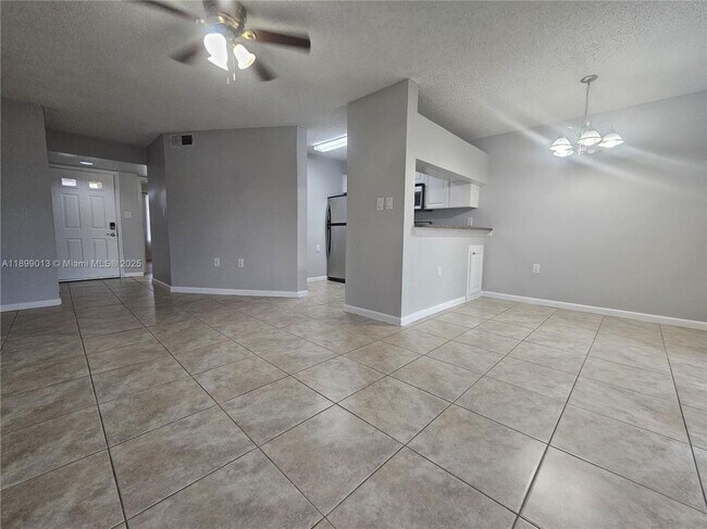 Foto del edificio - 14107 Glenmoor Dr