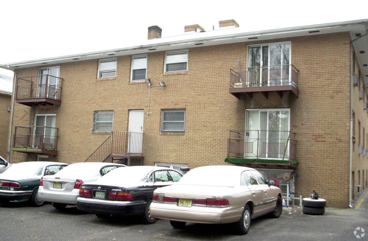 Building Photo - Tal Torah Dorm