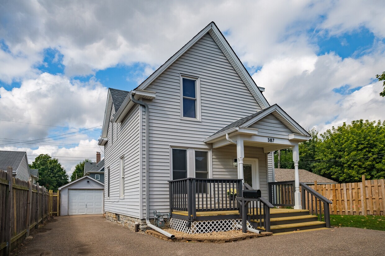 Foto principal - 387 Stryker Ave