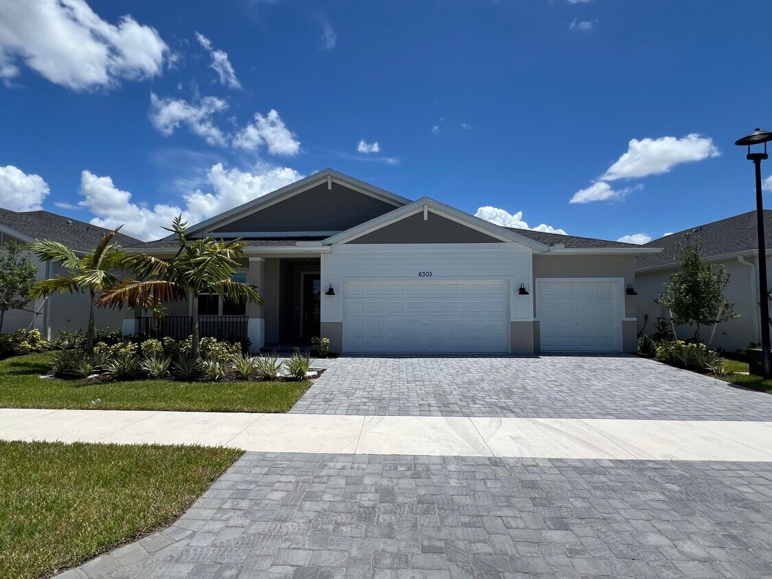 Foto principal - 6305 Cloverdale Ave