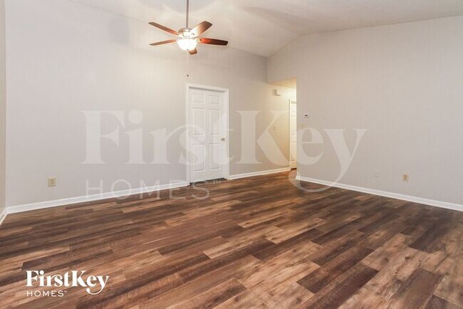 Building Photo - 7662 Orchard Village Dr