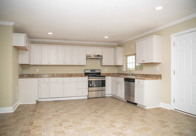 Building Photo - 2 Bedroom/ 2 Bathroom Rental in HollyPond ...