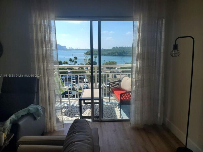 Foto del edificio - 400 Kings Point Dr