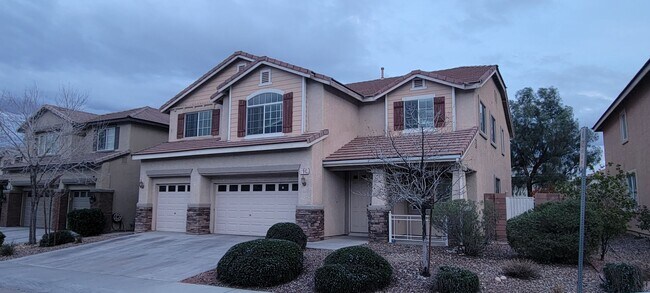 Building Photo - $3950/Mo 6BDR/ 3.5BTH Home including pool,...