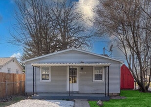 Building Photo - 2702 S Lyons Ave