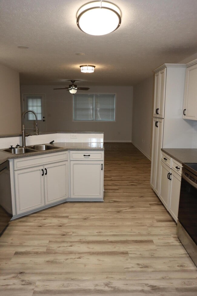 Building Photo - 132 Halliday Wy