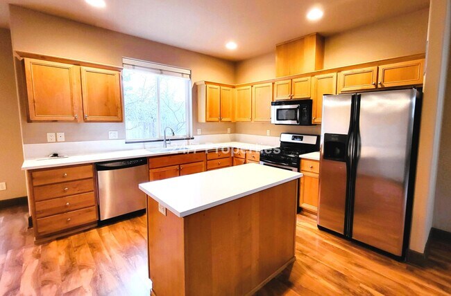 Building Photo - The Perfect 3 BD | 2.5 BA Home in Oregon C...