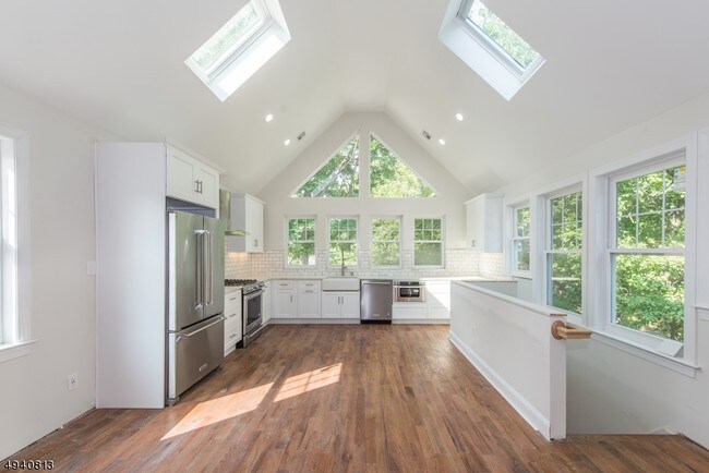 Foto del edificio - 28 Oak Pl