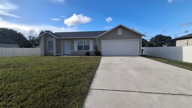 3/2/2 Conveniently Located - 3/2/2  Conveniently Located House