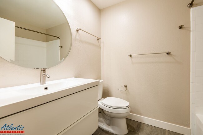 Foto del edificio - The Courtyard | Lovely Condo | Washer/Dryer In Unit