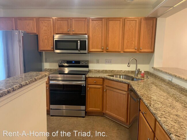 Building Photo - 3 br, 2.5 bath House - 5625 Fellowship Dr