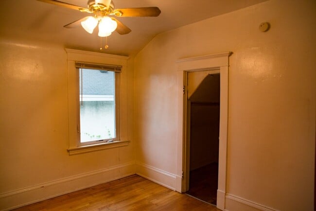 Building Photo - 1075-24