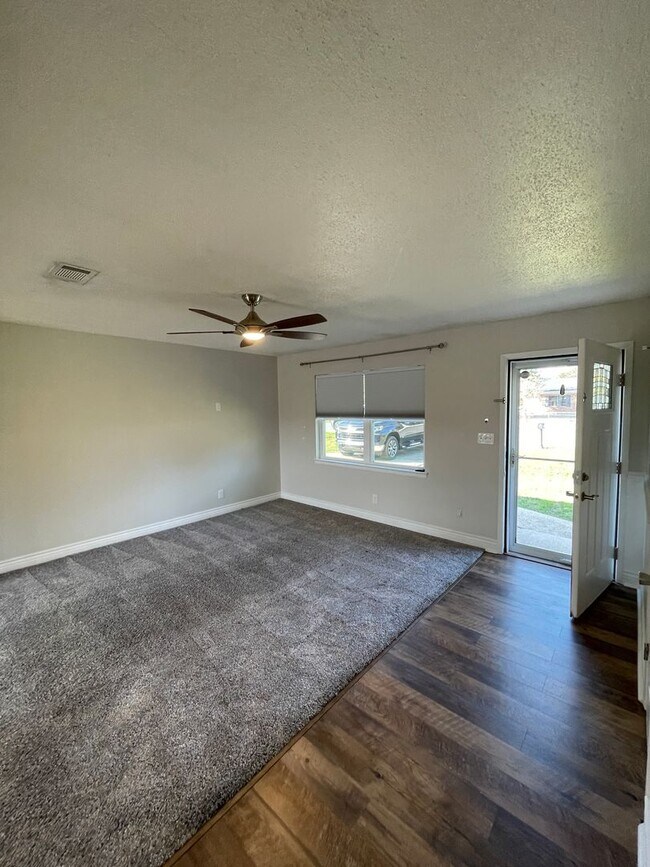 Foto del edificio - Updated 4 Bedroom