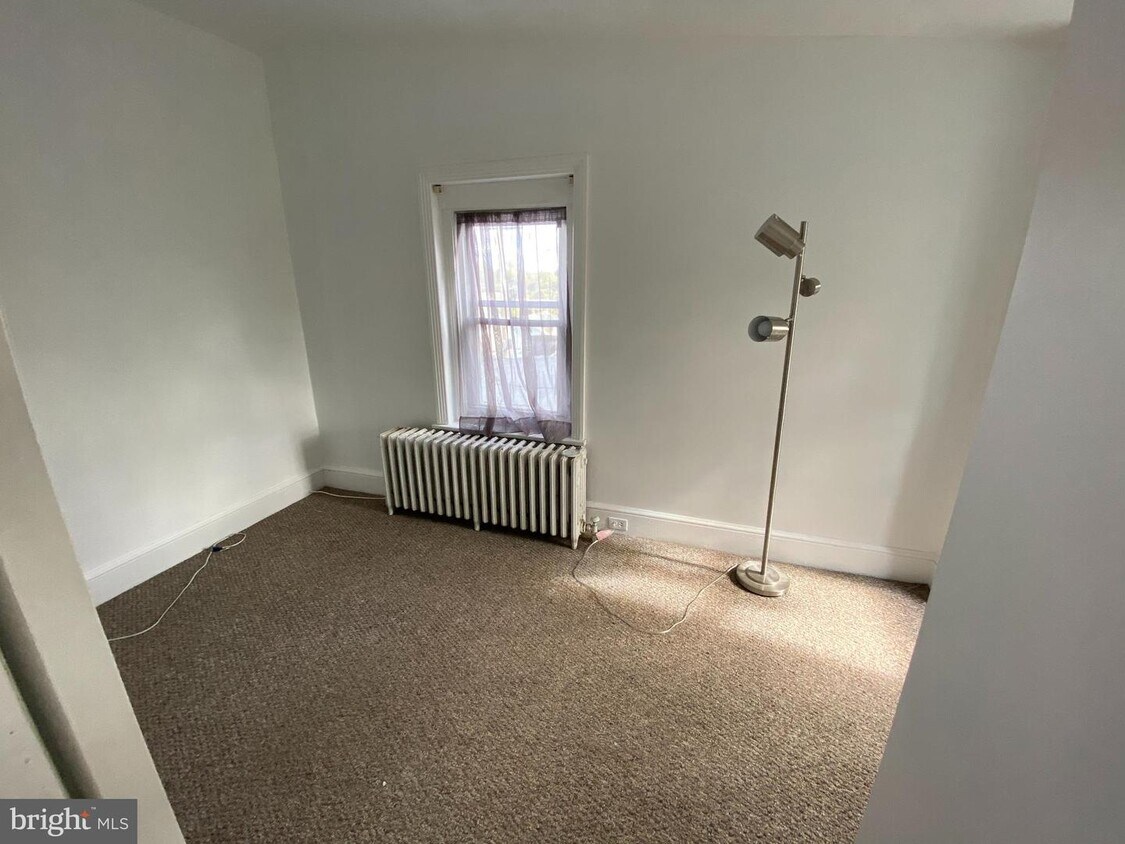 221 8th St, Brookhaven, PA 19015 Townhouse for Rent in Brookhaven, PA