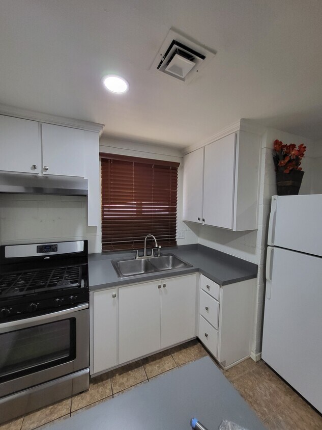 Primary Photo - 2372 S Madison Ave