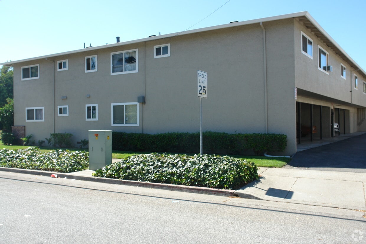 Building Photo - 1109 Francisco Ave