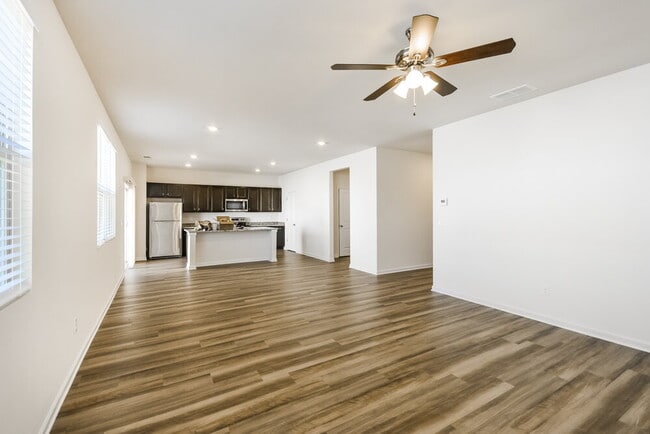 Building Photo - 637 Moorings Ave