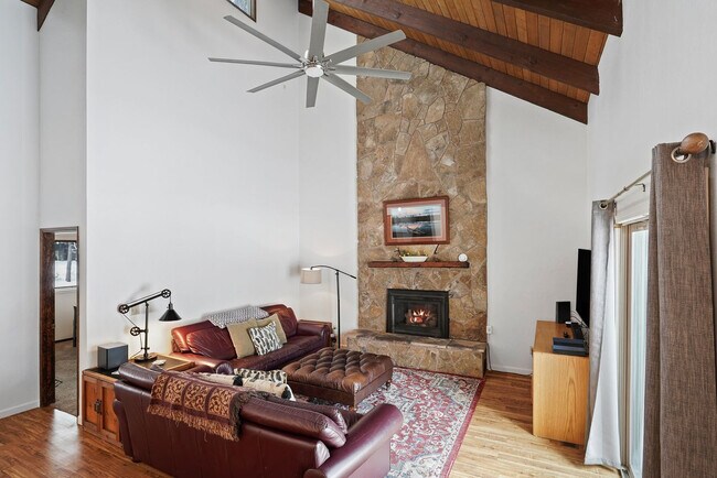 Foto del edificio - 5 Sandhill Ln