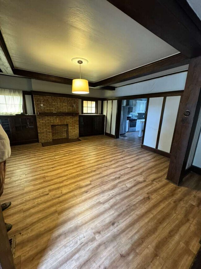 Foto del edificio - 1948 Broadway Ave