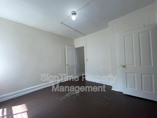 Building Photo - 111 East Washington St - 2nd Fl