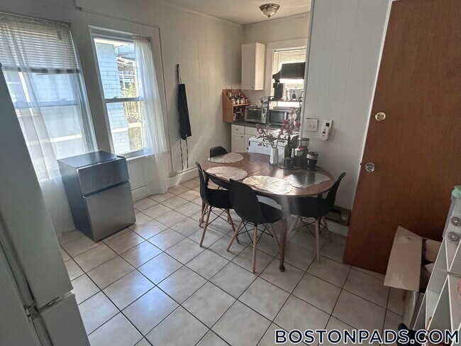 Foto del edificio - 248 Powder House Blvd