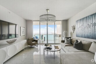 Building Photo - 2650 Lake Shore Dr