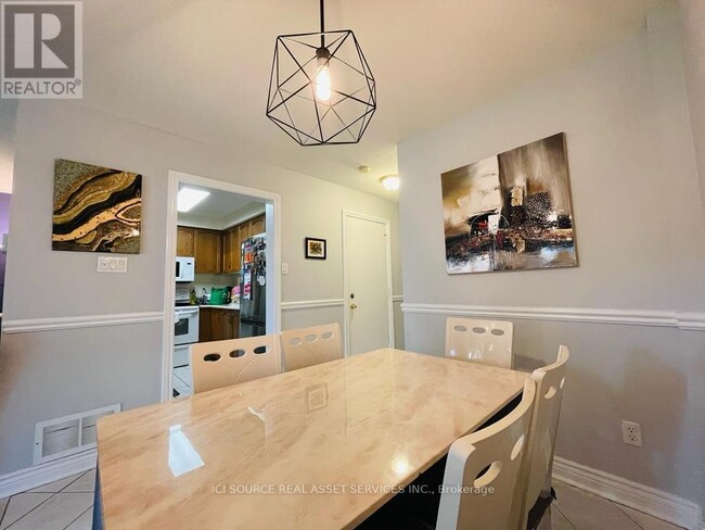 Building Photo - 2880 Headon Forest Dr