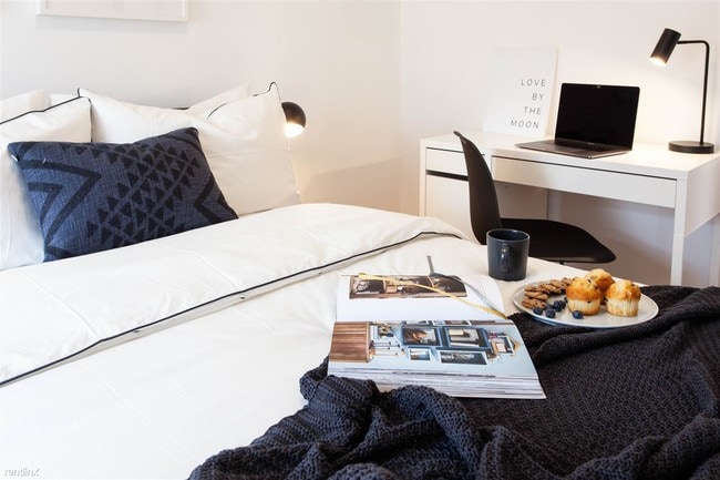 Building Photo - 2118 3rd Ave