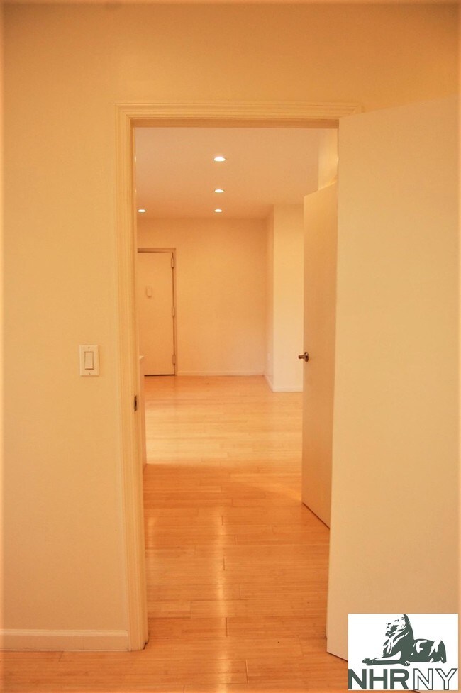 Foto del edificio - 247 Wadsworth Avenue