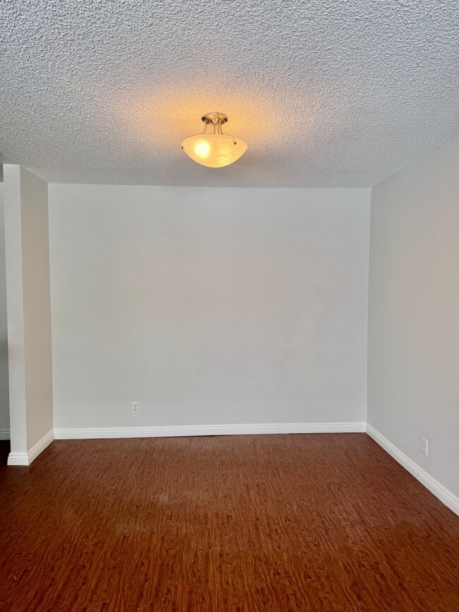 Building Photo - 17440 Burbank Blvd
