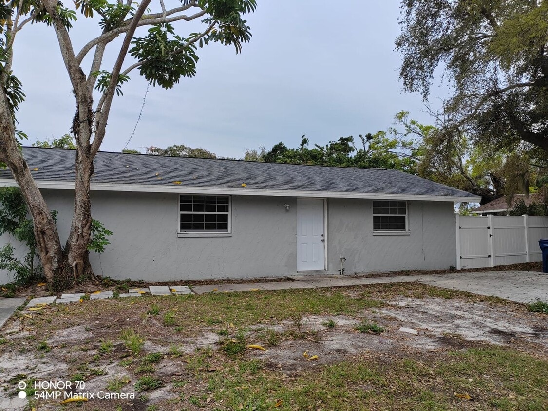 Foto principal - 1107-1107 33rd Ave W