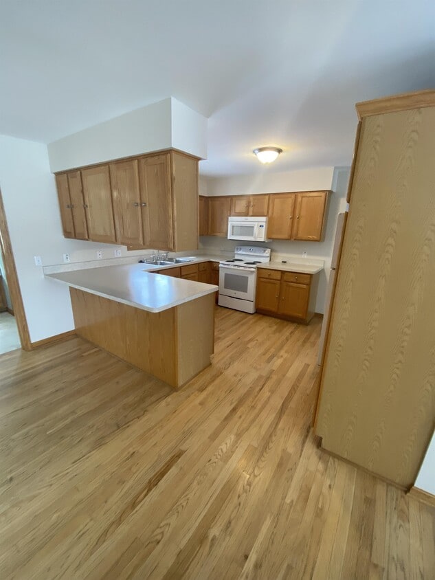 Primary Photo - 2985 N 124th St
