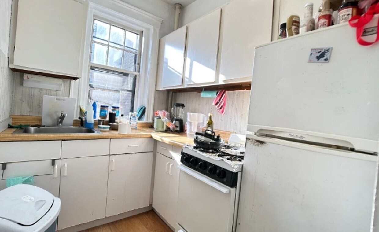 Foto del edificio - Sunny Studio Available 9/1/26